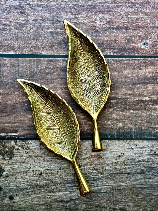 Leaf shaped platter | set of 2