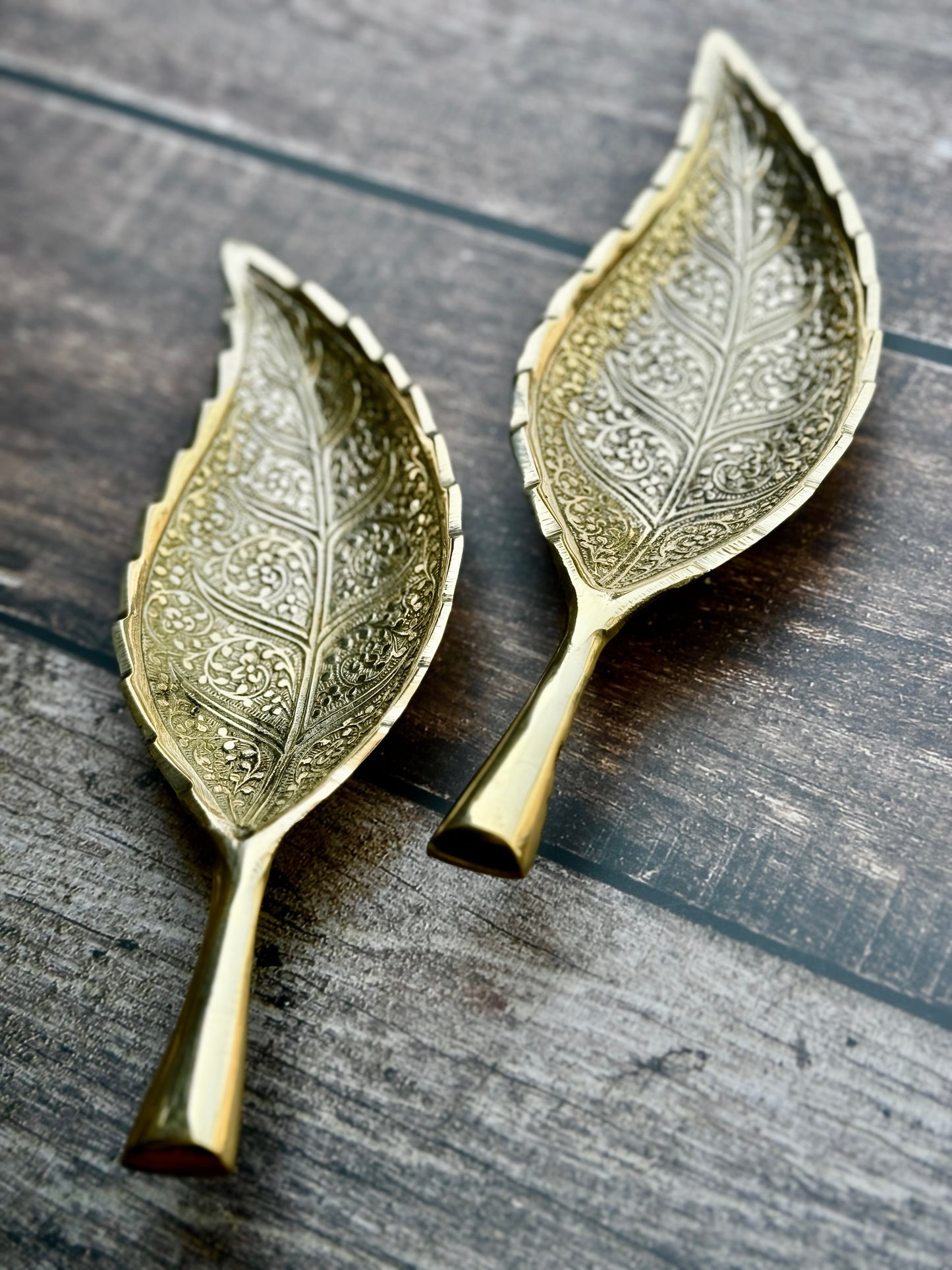 Leaf shaped platter | set of 2